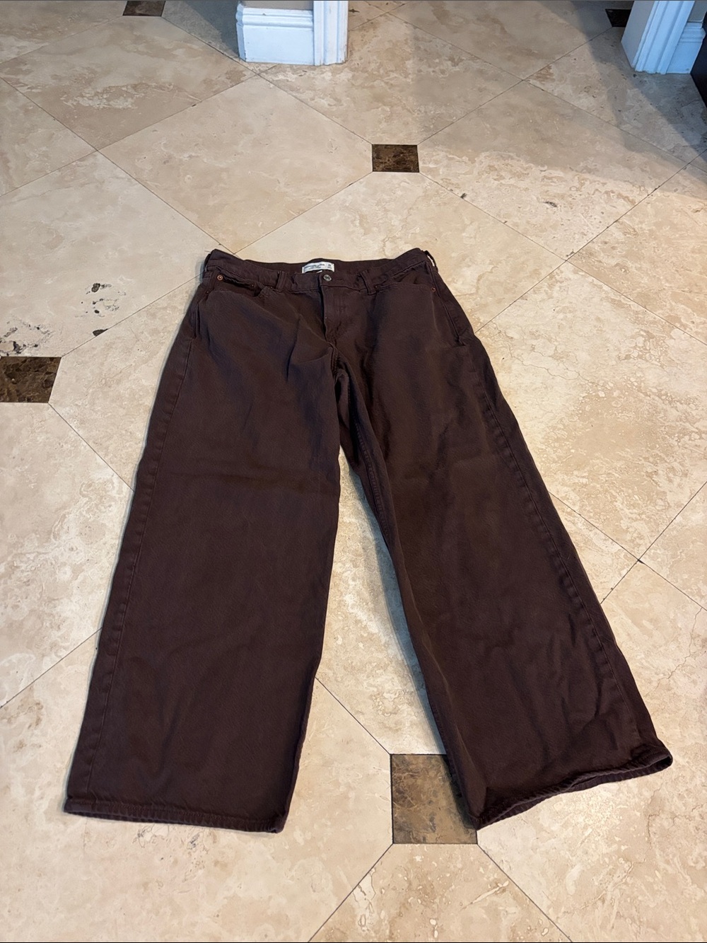 Abercrombie & Fitch Ultra Loose Low Rise Pants in Dark Brown. Size is 29 Short